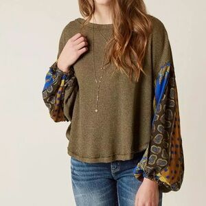 We The Free People Green Long Sleeve
Thermal Knit Style Blouse Sleeves XS